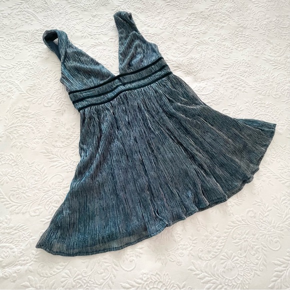 NWOT Lulus Smokeshow Teal Metallic Mini Dress Small - Picture 6 of 10